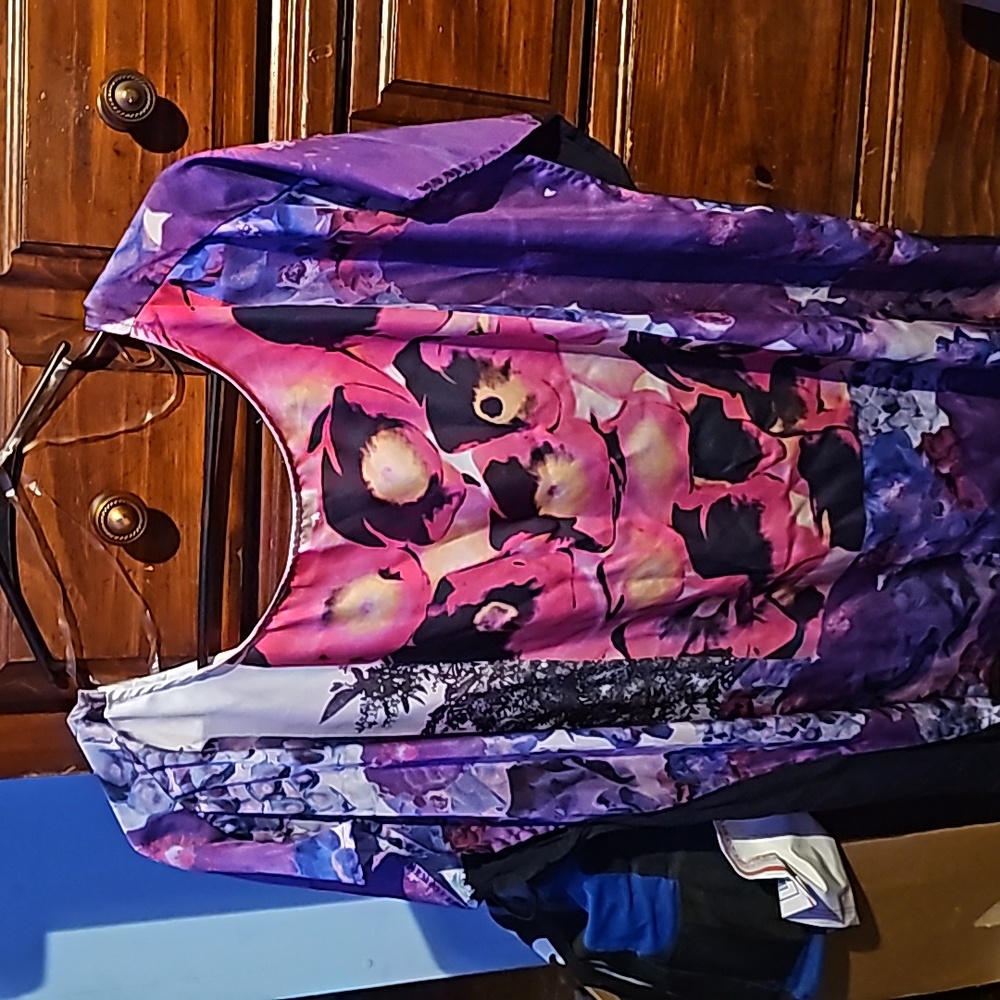 !!.       Womens 1X top.             Tote 3W